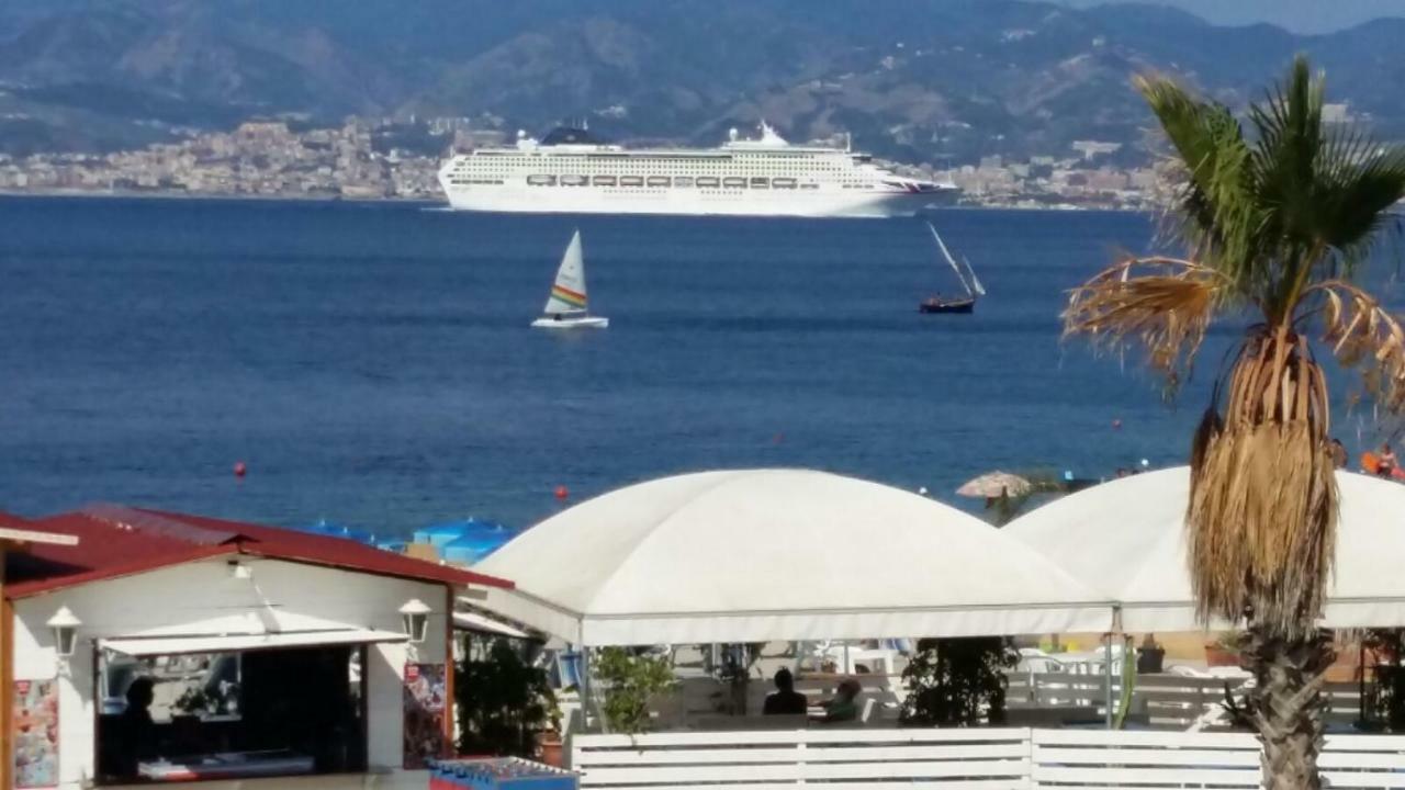 B&B A Due Passi Dal Mare Catona Di Reggio Calabria Exterior photo