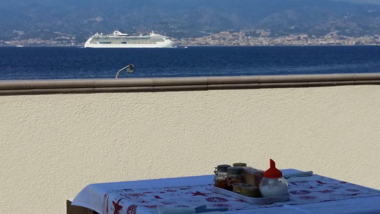 B&B A Due Passi Dal Mare Catona Di Reggio Calabria Exterior photo