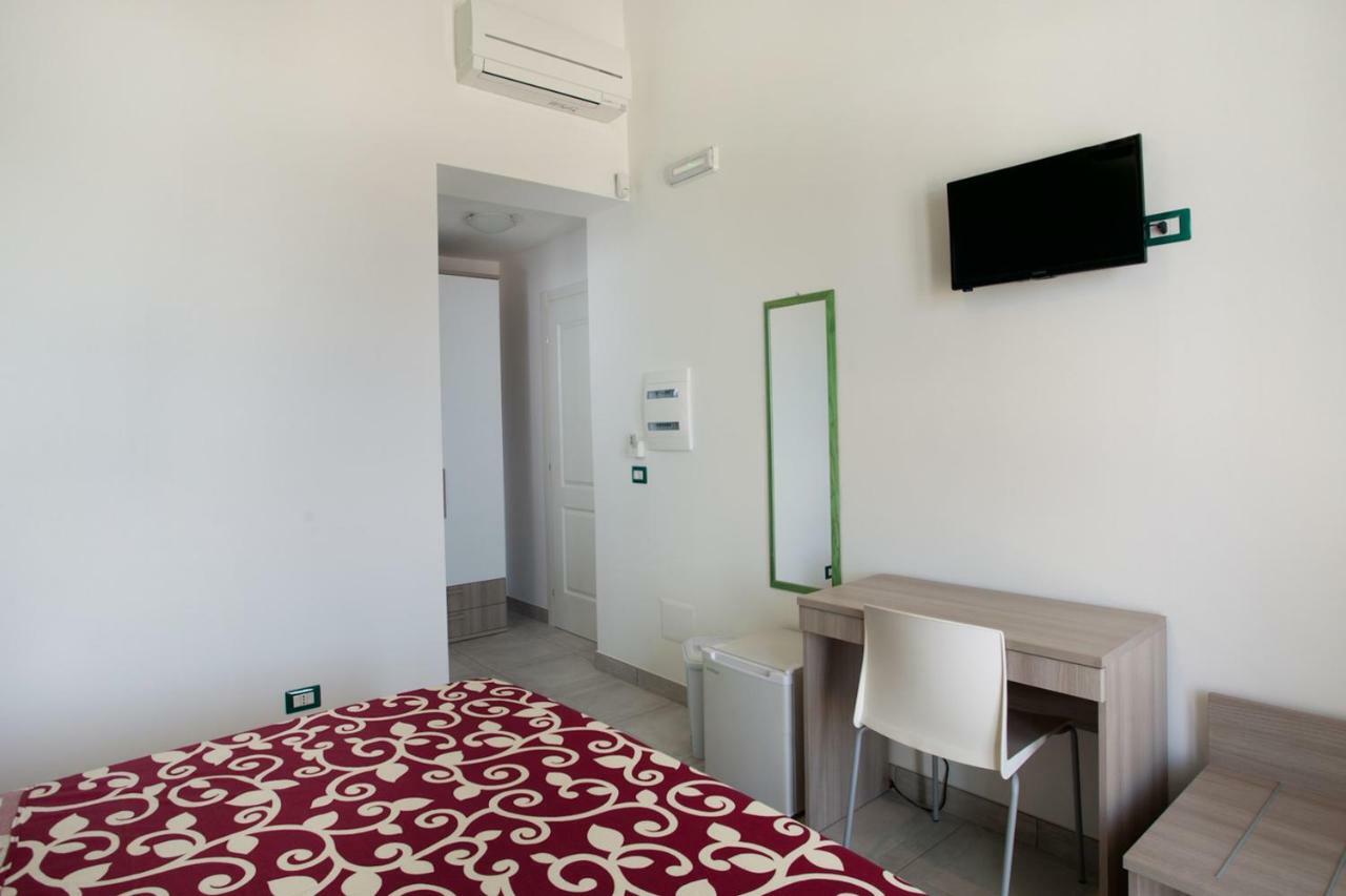 B&B A Due Passi Dal Mare Catona Di Reggio Calabria Exterior photo