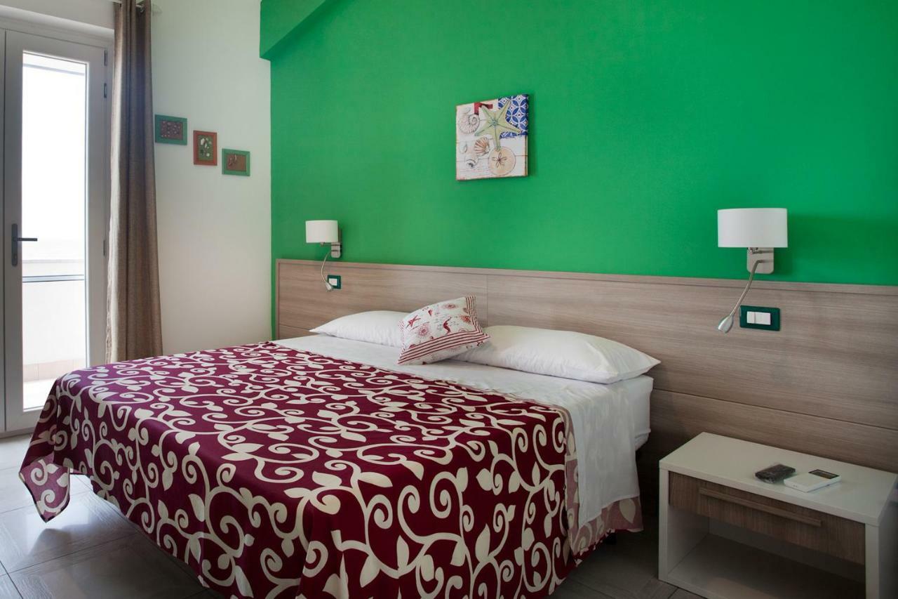 B&B A Due Passi Dal Mare Catona Di Reggio Calabria Exterior photo